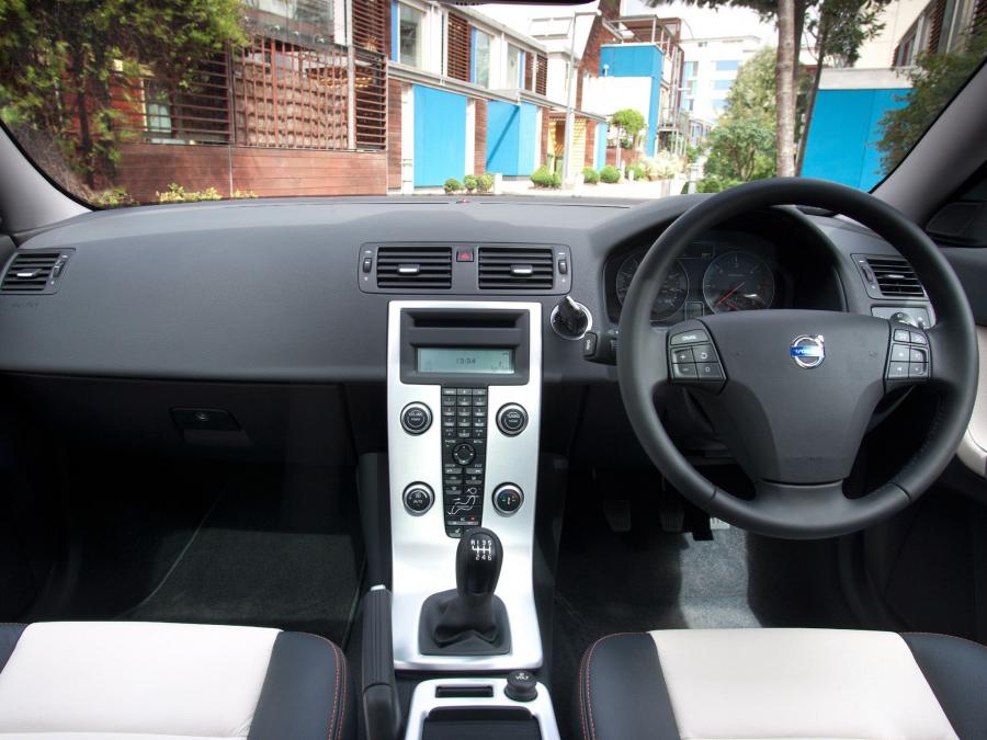  Volvo V50 D2 2010 года  (UK) (фото 5 из 12)